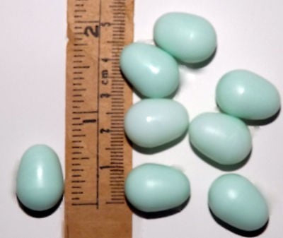 SMALL PLASTIC EGG (GREEN) Supply